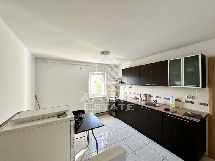 Apartament cu 2 camere semidecomandat, mobilat în Lipovei
