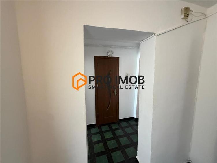 Apartament cu 3 camere semidecomandat, mobilat în Unirii Sud