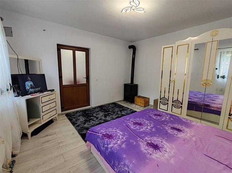 Casă individuală cu 2 camere cu Canalizare în Zizin