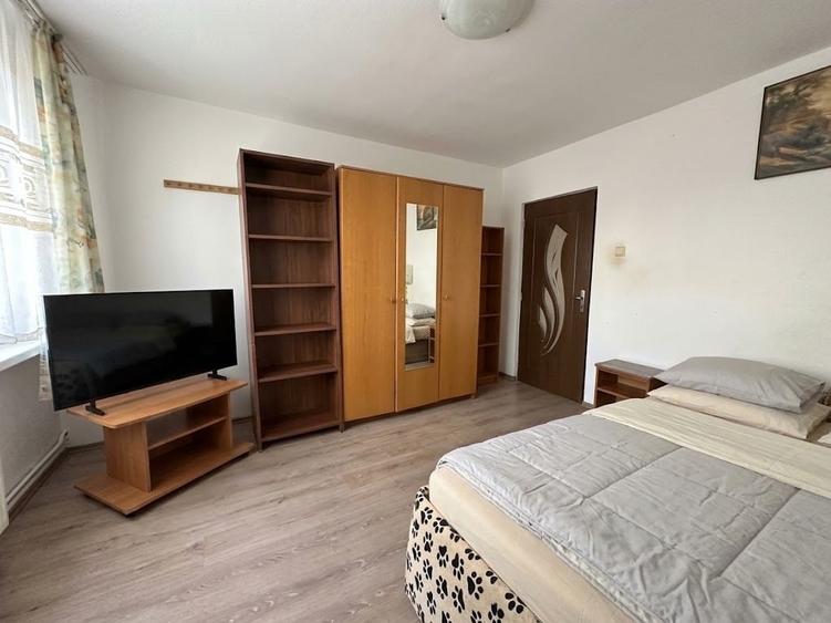 Apartament cu 3 camere semidecomandat în Uzina 2