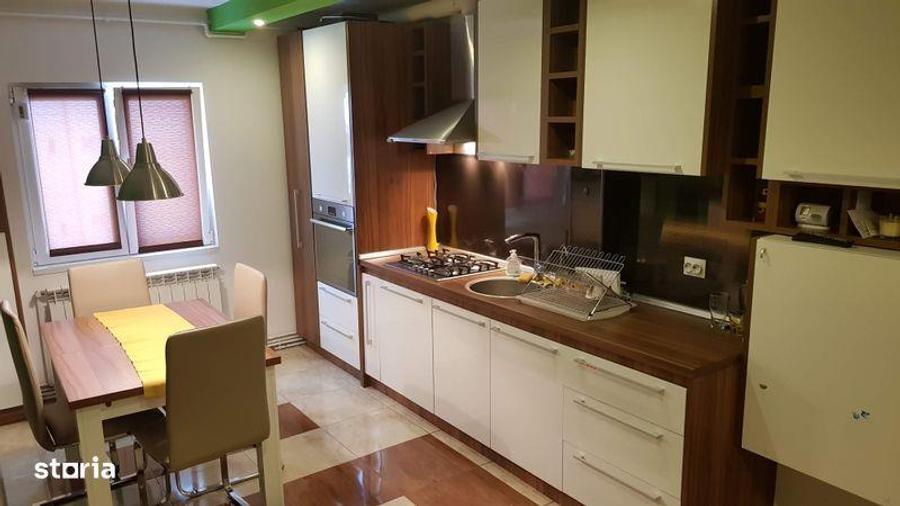 Apartament cu 3 camere decomandat în Tărlungeni