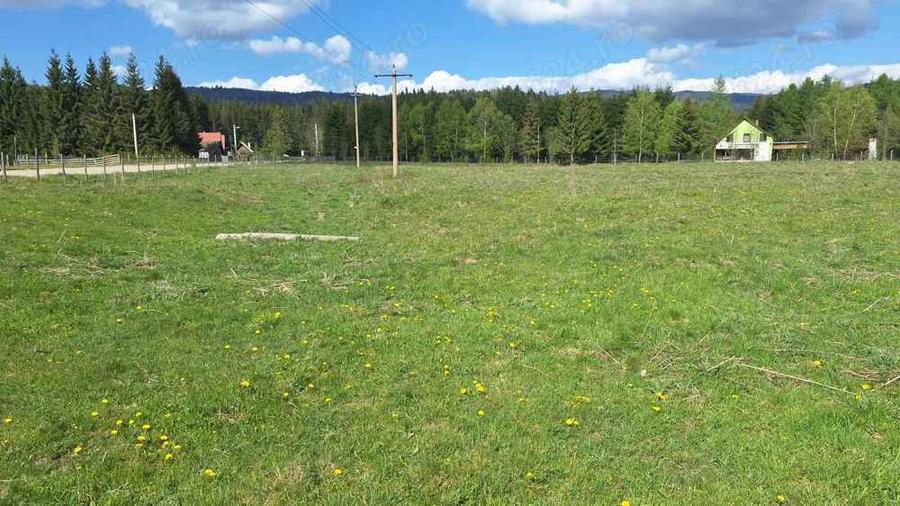 Teren de 2100 mp, în Comandău