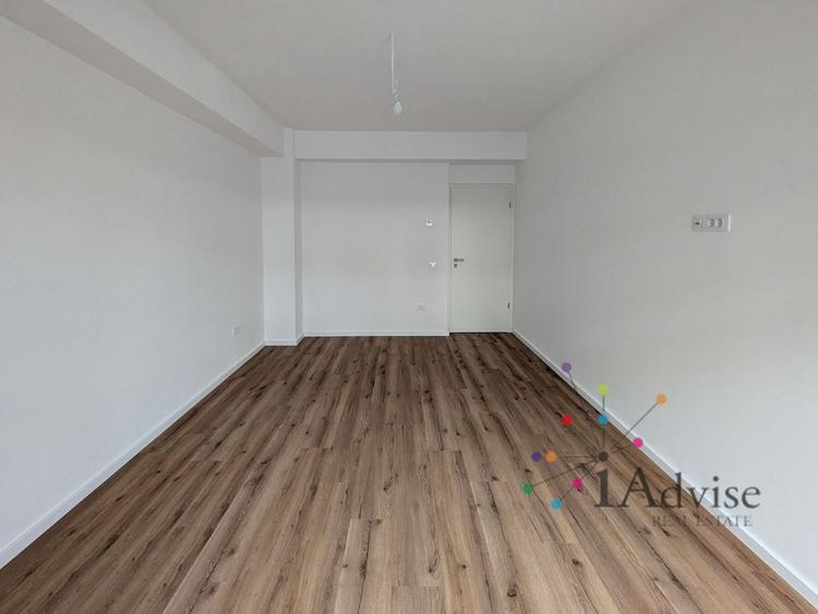 Apartament cu 3 camere decomandat în Tractorul