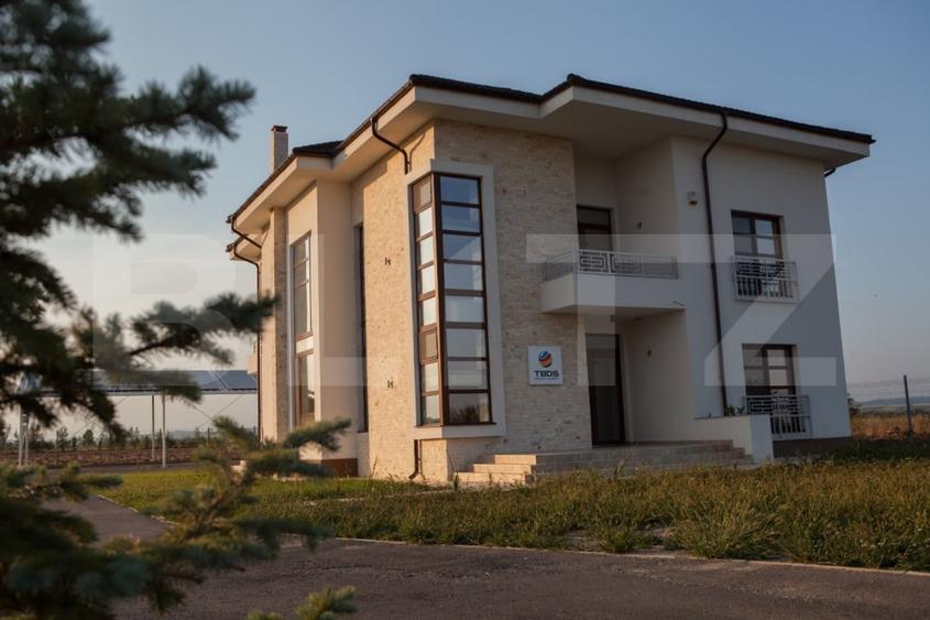 Casă individuală cu 5 camere cu Canalizare în Sud