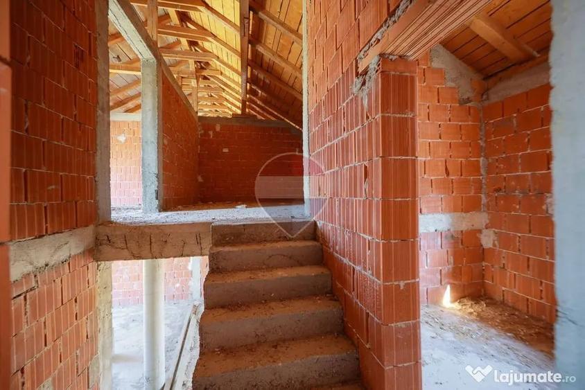 Casă cu 4 camere cu Teren 161 Mp în Central