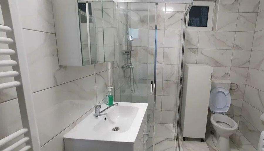 Casă cu 2 camere cu Teren 100 Mp în Central
