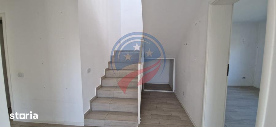Casă cu 5 camere cu Teren 360 Mp în Malu Mare