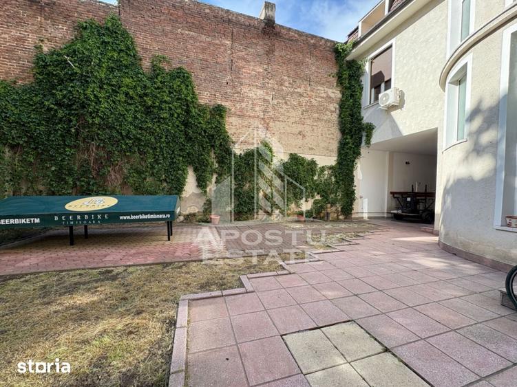 Casă cu 8 camere cu Teren 347 Mp în Iosefin