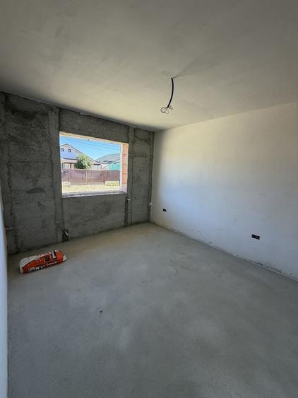 Casă cu 4 camere cu Teren 500 Mp în Joița