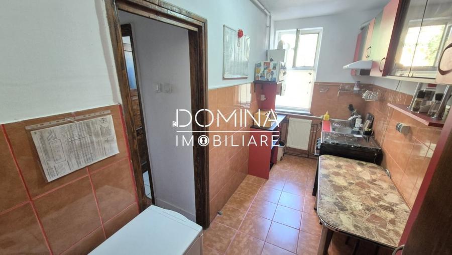 Apartament cu 3 camere semidecomandat, mobilat în Central