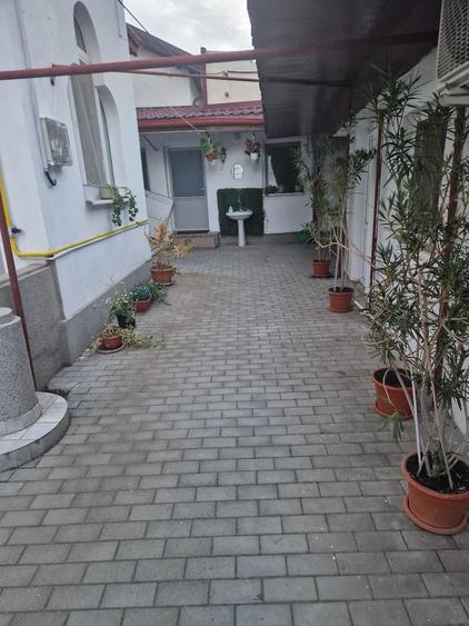 Spațiu comercial, de 120 mp, în Alimpești
