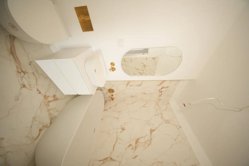 Penthouse cu 4 camere decomandat în Unirii