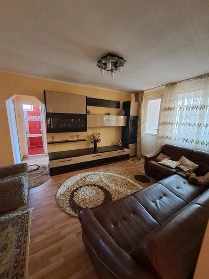 Apartament cu 2 camere semidecomandat în Exterior Vest