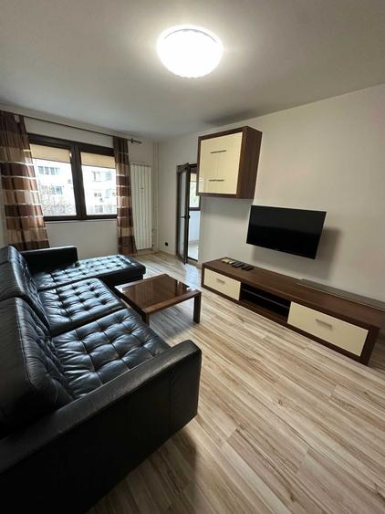 Apartament cu 4 camere decomandat în Drumul Taberei