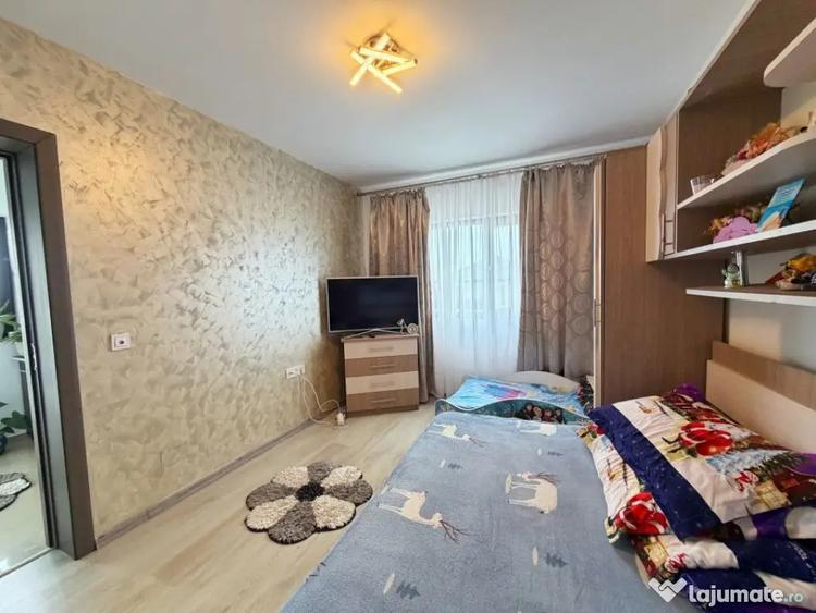 Casă cu 5 camere cu Teren 400 Mp în Smeura
