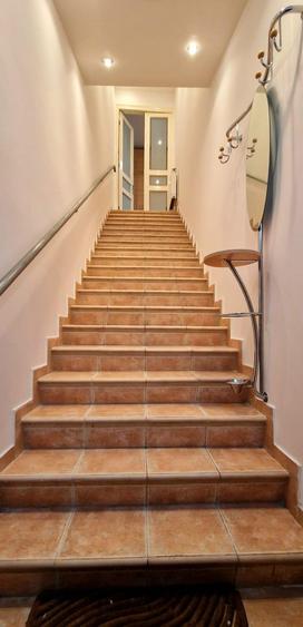 Apartament cu 3 camere decomandat, mobilat în Armeneasca