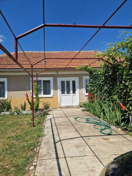 Casă cu 3 camere în Stăvaru