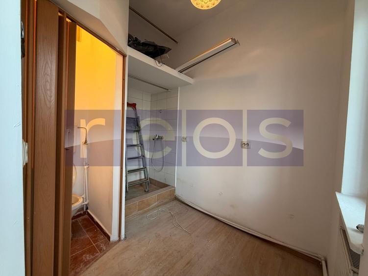 Apartament cu 4 camere semidecomandat, mobilat în Universitate