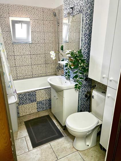 Apartament cu 4 camere decomandat în Central