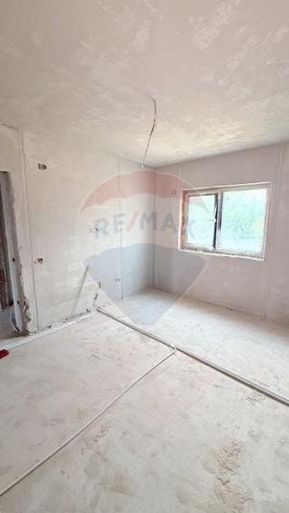 Duplex cu 4 camere cu Teren 110 Mp în Periferie