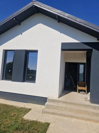 Casă individuală cu 3 camere cu Teren 250 Mp în Crevedia