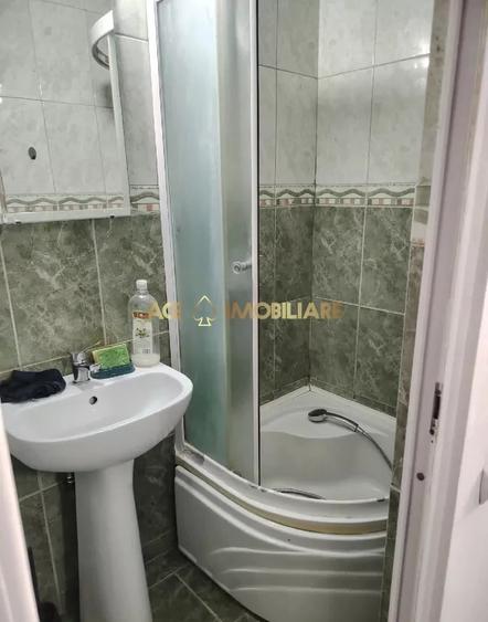 Garsonieră decomandată, mobilată în Lipscani