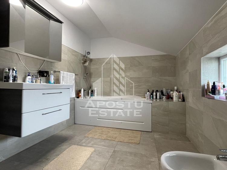Casă individuală cu 6 camere cu Canalizare în Cărpiniș
