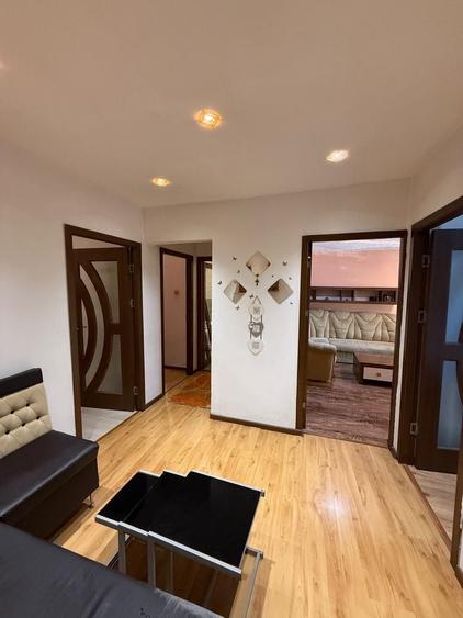 Apartament cu 3 camere decomandat în Milcov