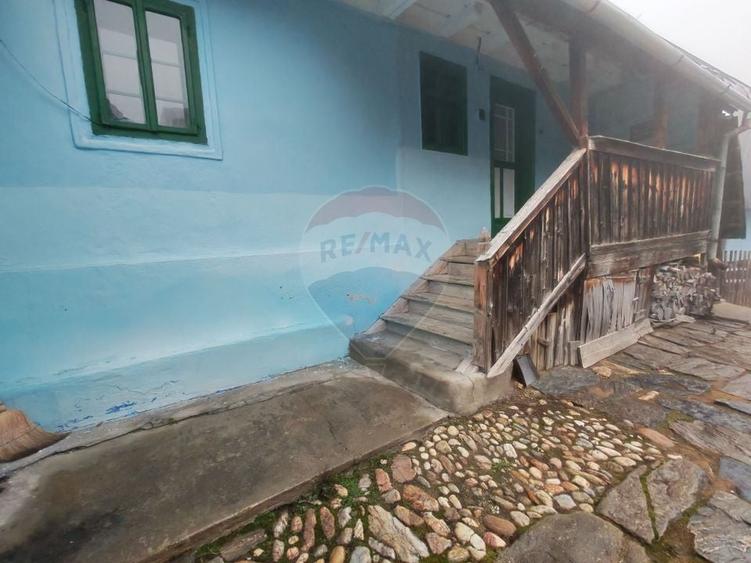 Casă cu 3 camere cu Teren 767 Mp în Poiana Sibiului