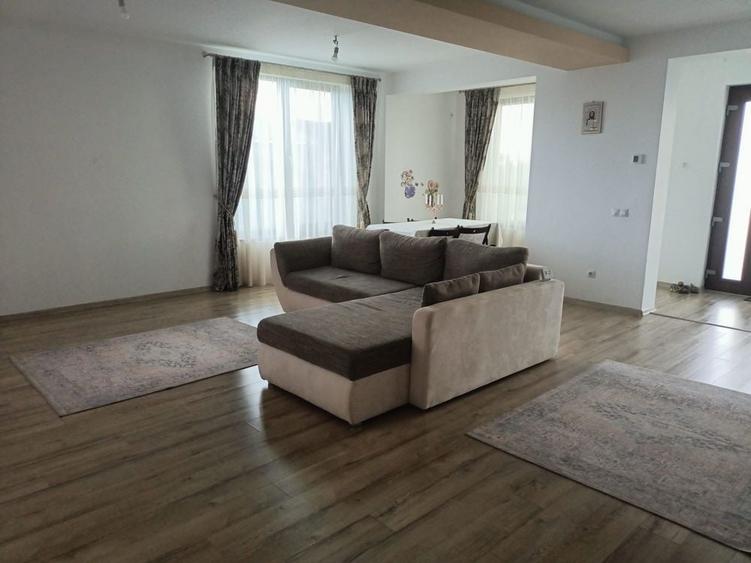 Casă cu 4 camere în Valea