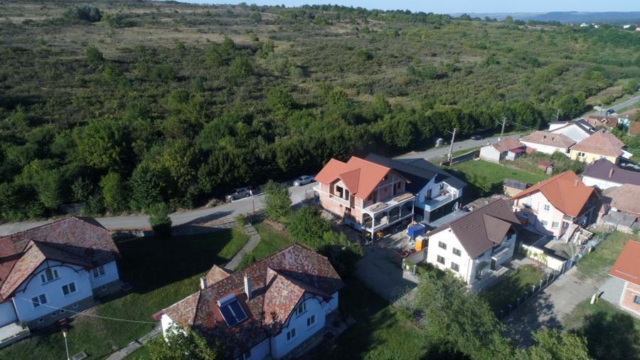 Casă individuală cu 4 camere cu Canalizare în Central