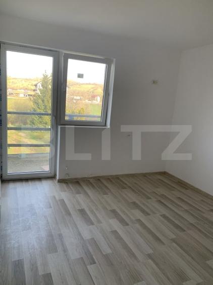 Casă individuală cu 13 camere cu Teren 1553 Mp în Bran