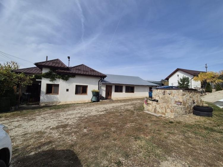 Casă individuală cu 4 camere cu Garaj în Albota