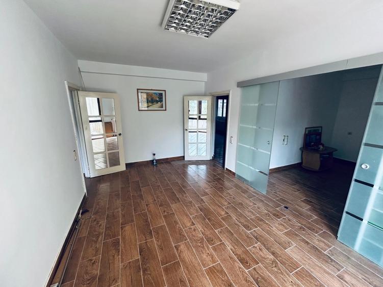 Apartament cu 3 camere semidecomandat în Ultracentral