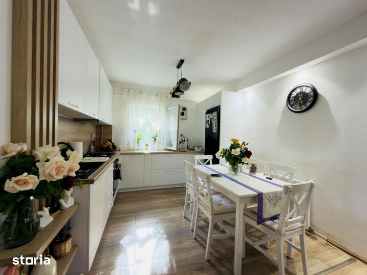 Apartament cu 3 camere decomandat în Est