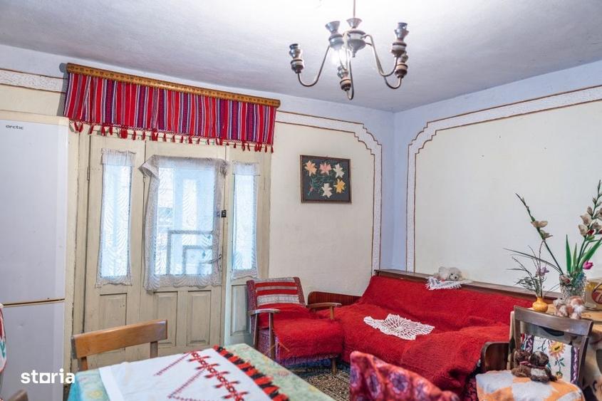 Casă cu 3 camere decomandat în Stănești