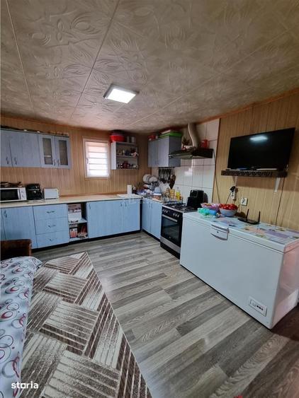 Casă cu 4 camere decomandat în Brânceni