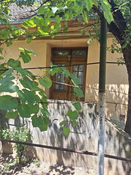Casă cu 6 camere cu Teren 914 Mp în Poiana Mare