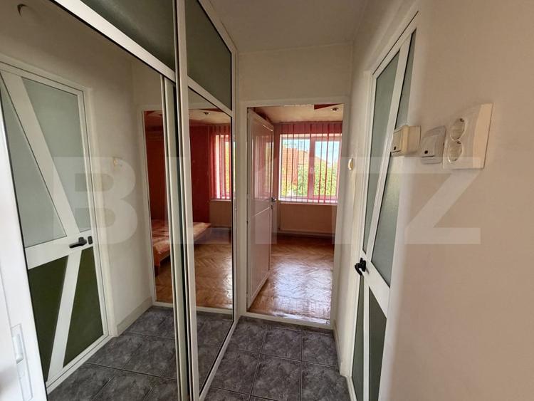 Apartament cu 2 camere semidecomandat, mobilat în Debarcader
