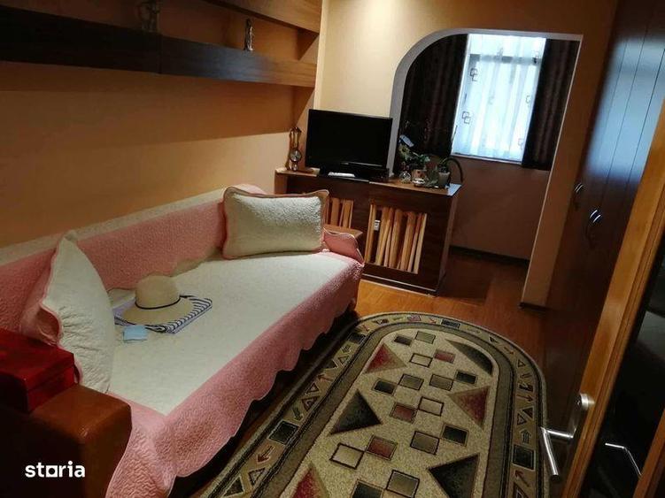 Apartament cu 3 camere semidecomandat, mobilat în Zimbru