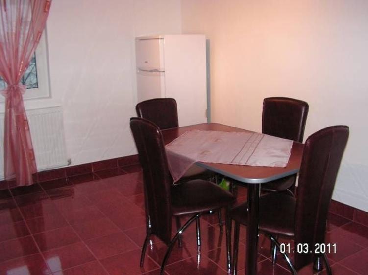 Apartament cu 2 camere semidecomandat, mobilat în Dâmbovița