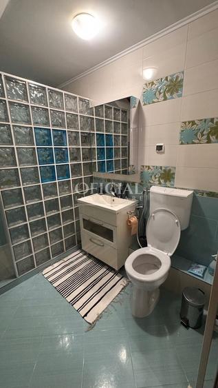 Apartament cu 3 camere semidecomandat, mobilat în Florești