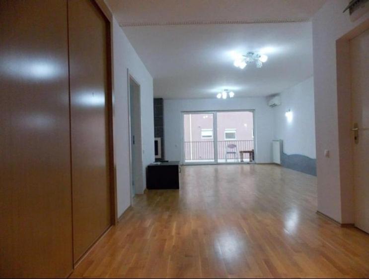 Apartament cu 3 camere decomandat în Pipera