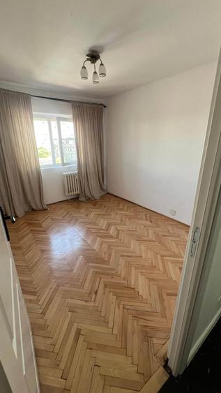 Apartament cu 3 camere decomandat în Rahova
