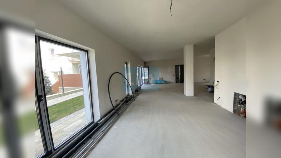 Apartament cu 3 camere semidecomandat în Andrei Mureșanu