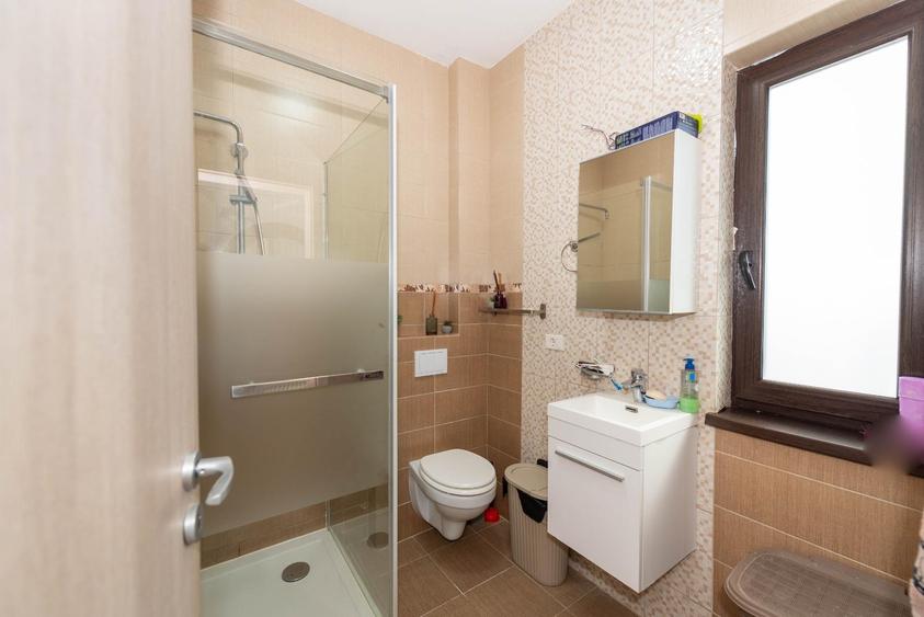 Casă individuală cu 4 camere cu Teren 350 Mp în Tunari
