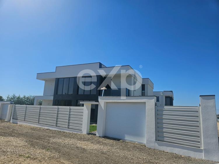 Duplex cu 4 camere cu Canalizare în 1 Decembrie