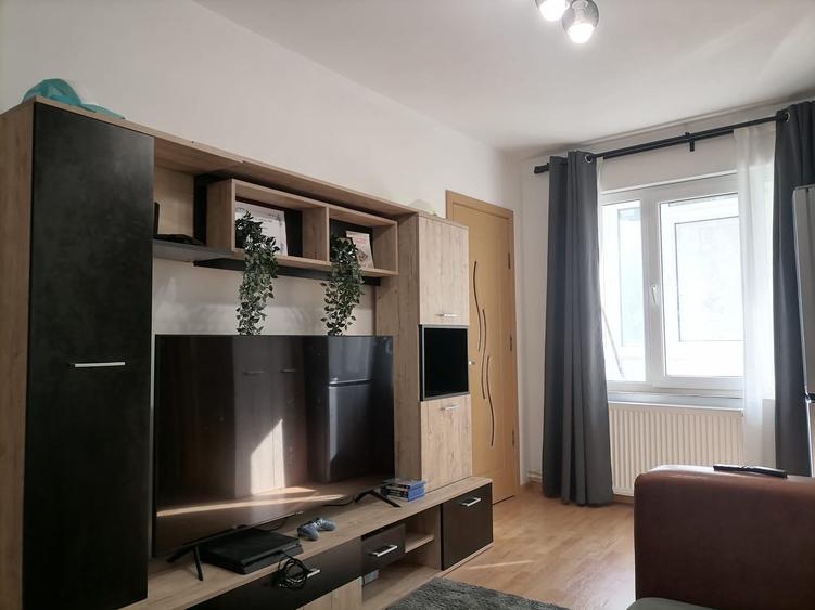 Apartament cu 2 camere nedecomandat în Brotăcei