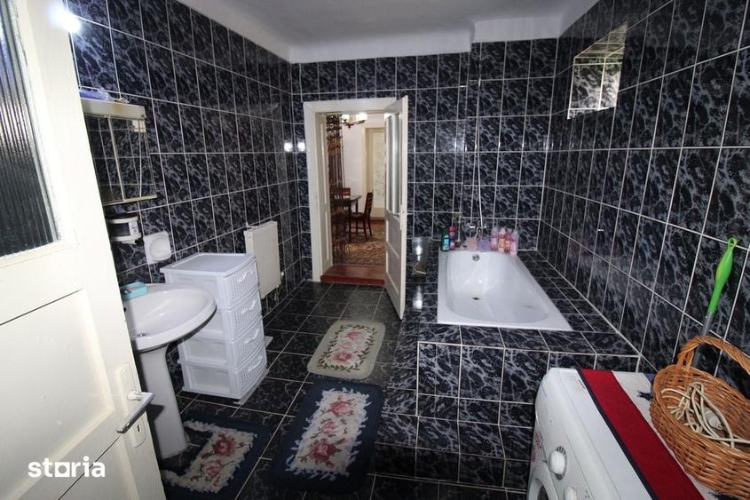 Casă cu 5 camere cu Teren 835 Mp în Central