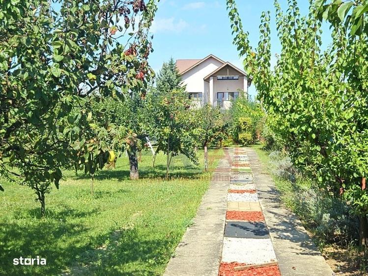 Casă cu 4 camere în Periș